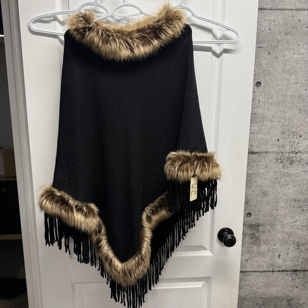 Elegant Black Cape with Faux Fur Trim